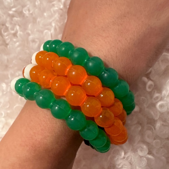 FREE WITH ANY PURCHASE Lokai Bracelets Bundle of 4 - Picture 5 of 16